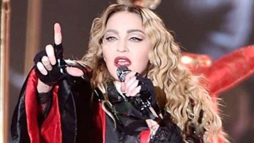 ভক্তদের সুখবর দিলেন ম্যাডোনা