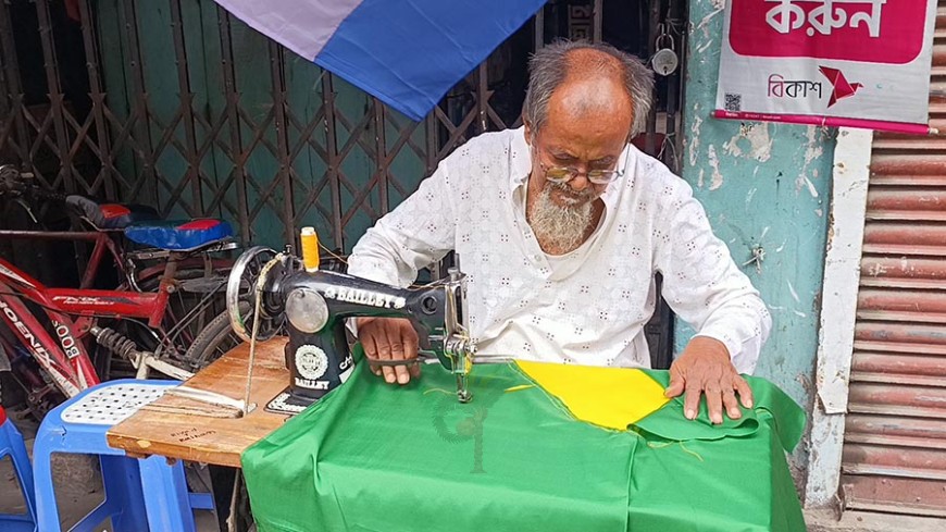 সুই-সুতায় ঝলমল বর্ষীয়ান মন্টু মিয়া
