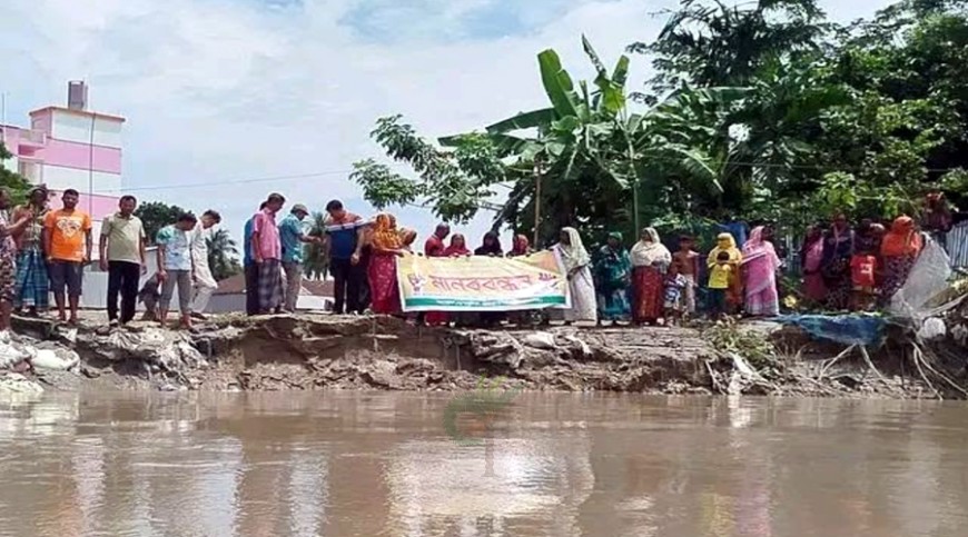 বড়দিয়া বাজার ও বসতবাড়ি রক্ষায় নবগঙ্গার তীরে মানববন্ধন