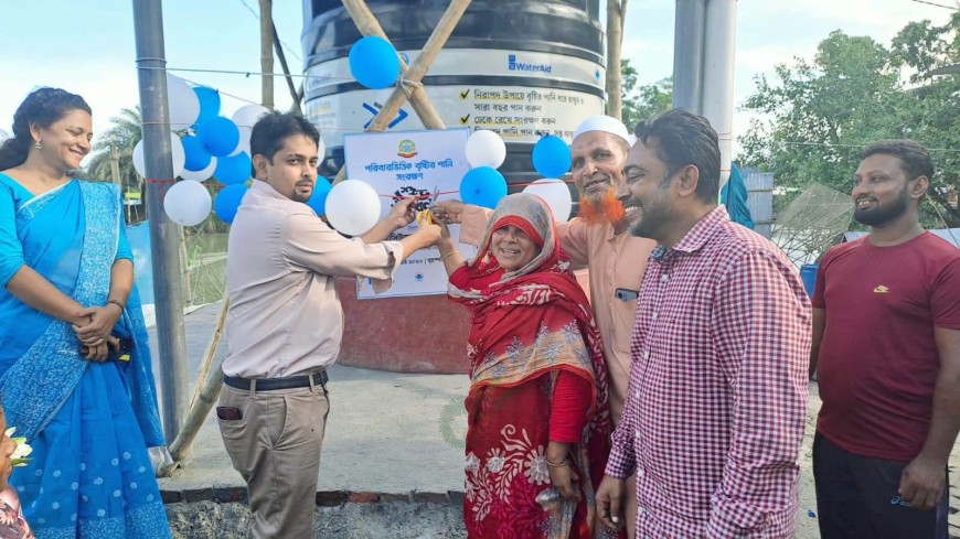 পাইকগাছায় বৃষ্টির পানি সংরক্ষণের ট্যাংক হস্তান্তর