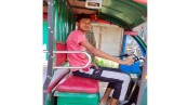 জীবিকার একমাত্র অবলম্বন হারিয়ে বিপাকে কলেজছাত্র