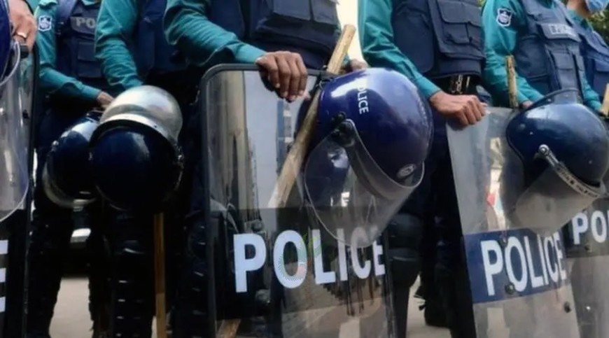 আওয়ামী লীগের তৎপরতায় চাপে পুলিশ
