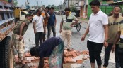 যশোর-মণিরামপুর সড়কের ভাঙা অংশ সংস্কার করলেন রাজু