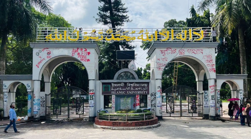বাসে উচ্চস্বরে কথা বলায় ইবি’র সিনিয়র-জুনিয়র মারামারি, আহত ২