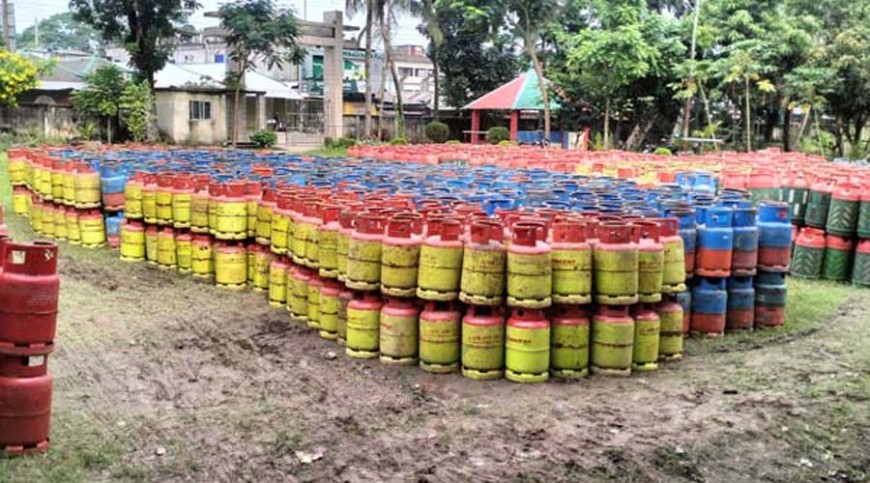 বাগেরহাটে দুই সহস্রাধিক গ্যাস সিলিন্ডার জব্দ, ব্যবসায়ীর জেল